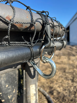 Clip for tarter hay basket